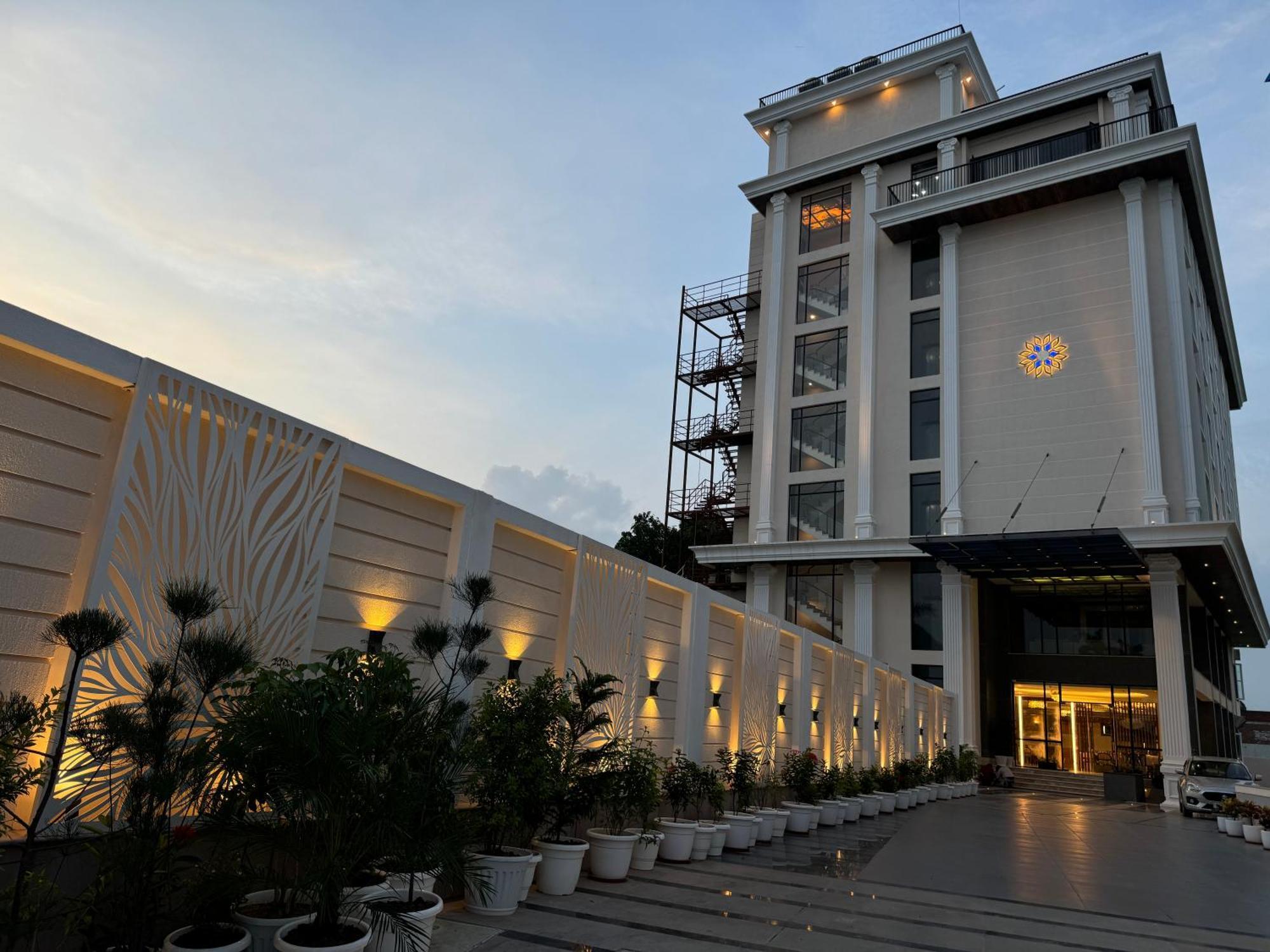 The Mudra Hotel Varanasi Ngoại thất bức ảnh